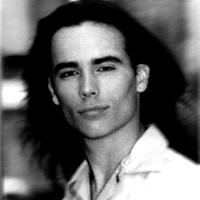 Andre de ojos ardientes Logo